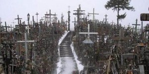 La colina de las cruces en Lituania